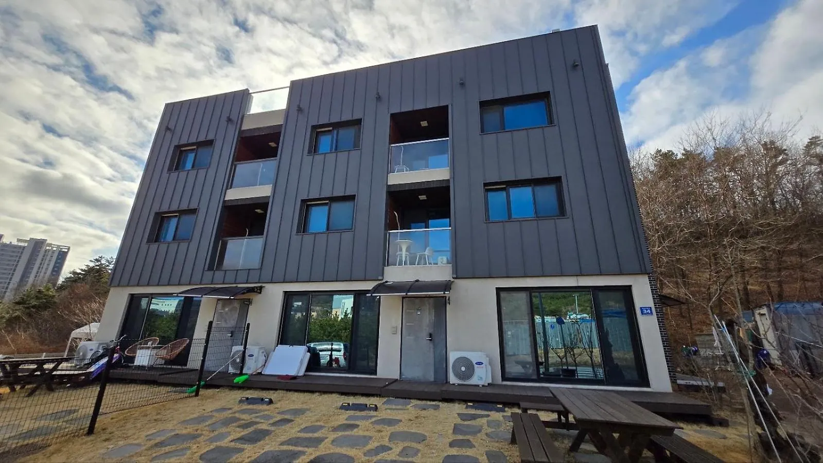 A Bridge House 4 Hotel Incheon South Korea